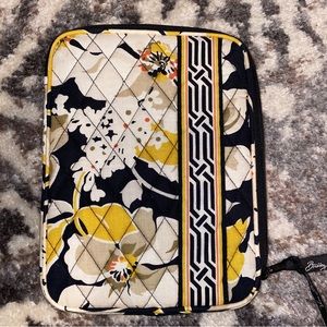 ✔️Vera Bradley Retired Dogwood Slimline Case, EUC